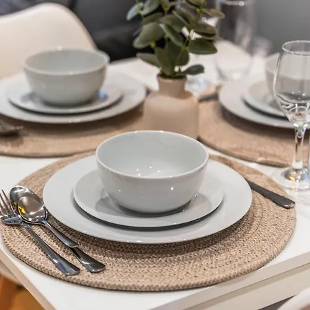 Elegant Flat - Sleeps 8 - View Centre Apartman