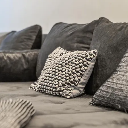 Elegant Flat - Sleeps 8 - View Centre Apartman