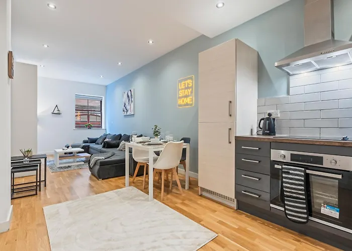 Elegant Flat - Sleeps 8 - View Centre