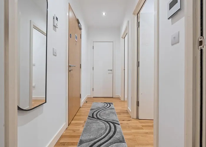 公寓 Elegant Flat - Sleeps 8 - View Centre *