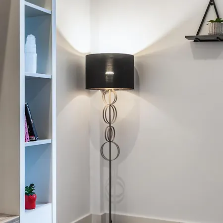 Elegant Flat - Sleeps 8 - View Centre * Leeds (West Yorkshire)