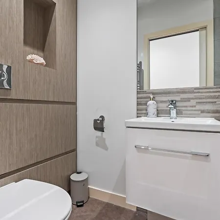 Elegant Flat - Sleeps 8 - View Centre * Leeds (West Yorkshire)