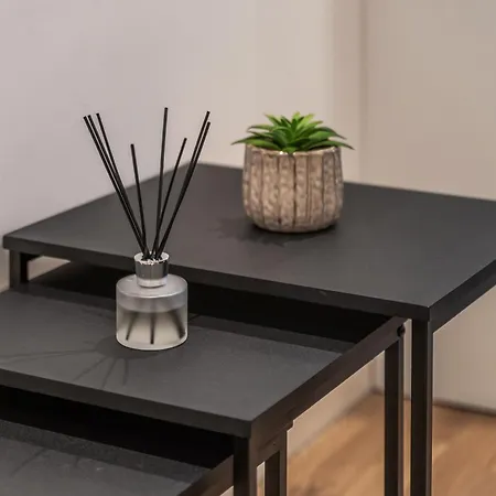 Elegant Flat - Sleeps 8 - View Centre Apartmán *