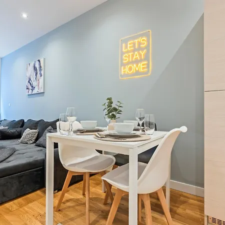 Elegant Flat - Sleeps 8 - View Centre *