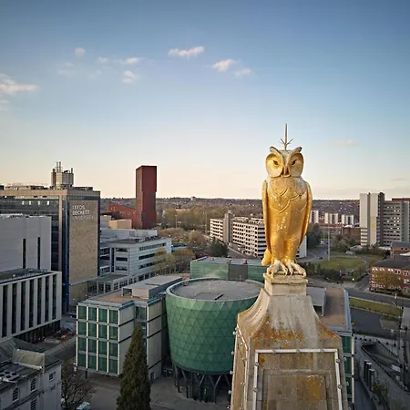 Elegant Flat - Sleeps 8 - View Centre ليدز