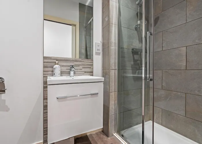 Elegant Flat - Sleeps 8 - View Centre