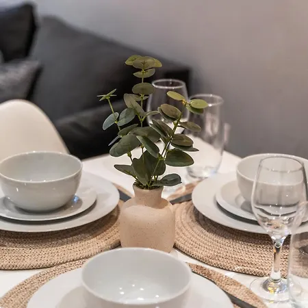 Elegant Flat - Sleeps 8 - View Centre