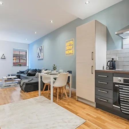 Elegant Flat - Sleeps 8 - View Centre