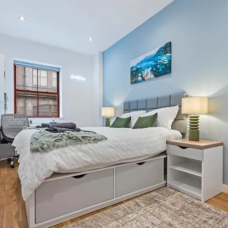 Apartment Elegant Flat - Sleeps 8 - View Centre