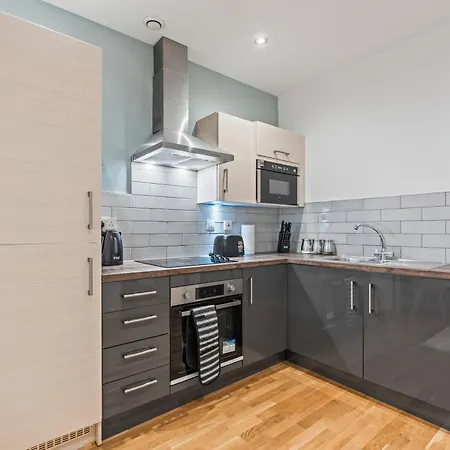 Elegant Flat - Sleeps 8 - View Centre Apartment Leeds (West Yorkshire)