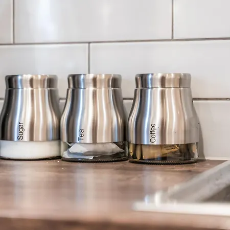 Apartment Elegant Flat - Sleeps 8 - View Centre *