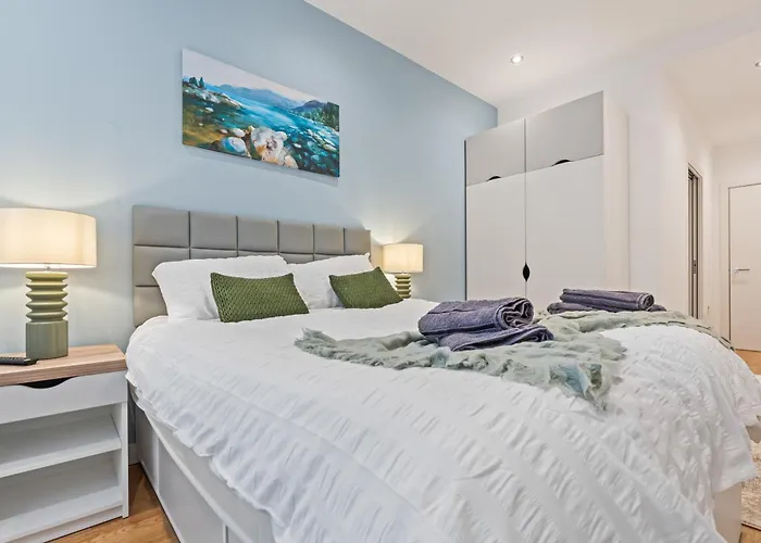 Elegant Flat - Sleeps 8 - View Centre Апартаменти Лідс