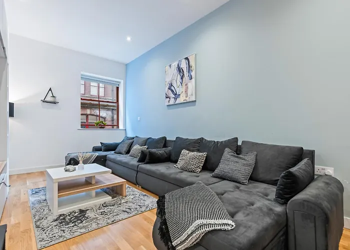 Elegant Flat - Sleeps 8 - View Centre