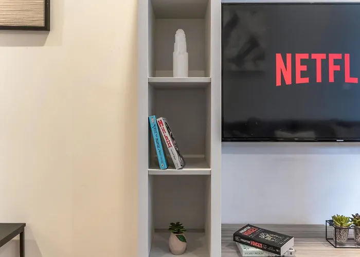 Апартаменти Elegant Flat - Sleeps 8 - View Centre