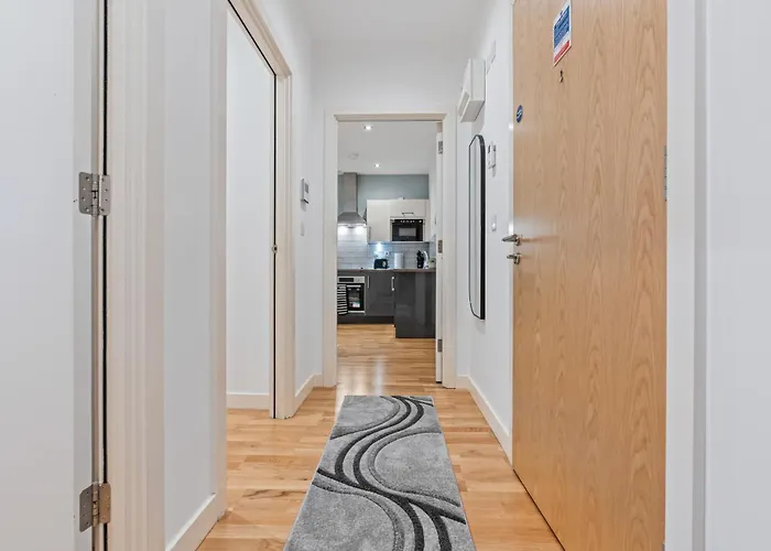 Elegant Flat - Sleeps 8 - View Centre Лідс