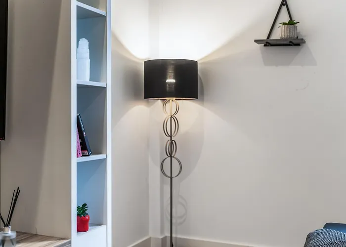 Elegant Flat - Sleeps 8 - View Centre * Лідс