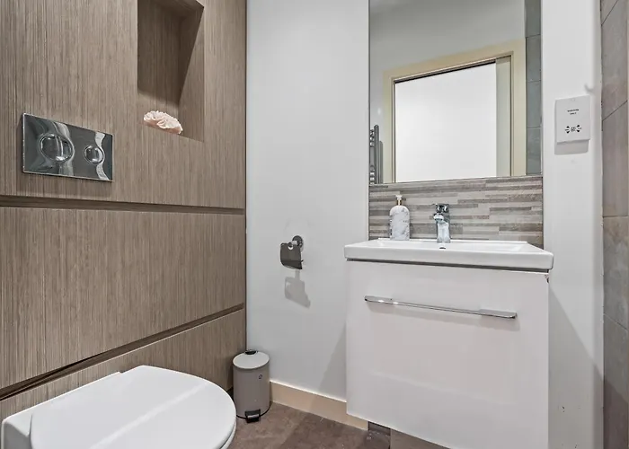 Elegant Flat - Sleeps 8 - View Centre * Лідс