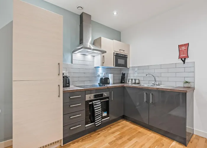 Elegant Flat - Sleeps 8 - View Centre Апартаменти Лідс