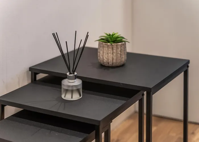 Elegant Flat - Sleeps 8 - View Centre Апартаменти *