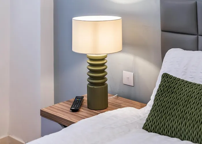 Elegant Flat - Sleeps 8 - View Centre Апартаменти Лідс