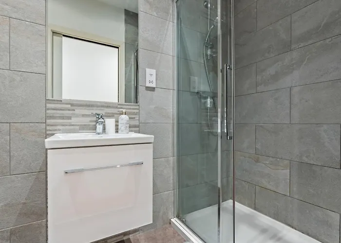 Апартаменти Elegant Flat - Sleeps 8 - View Centre *